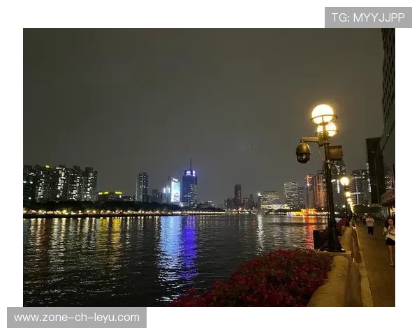 _城市夜跑融合：运动与音乐、灯光盛宴_，夜跑夜景
