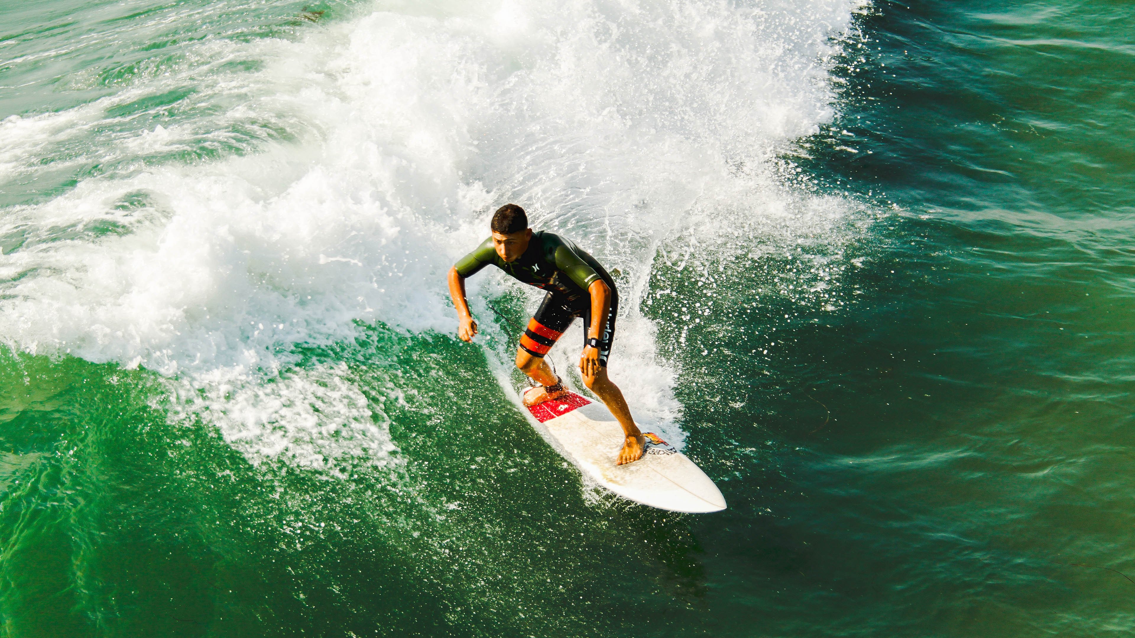 自由泳接力摩纳哥逆转取胜，自由泳接力决赛