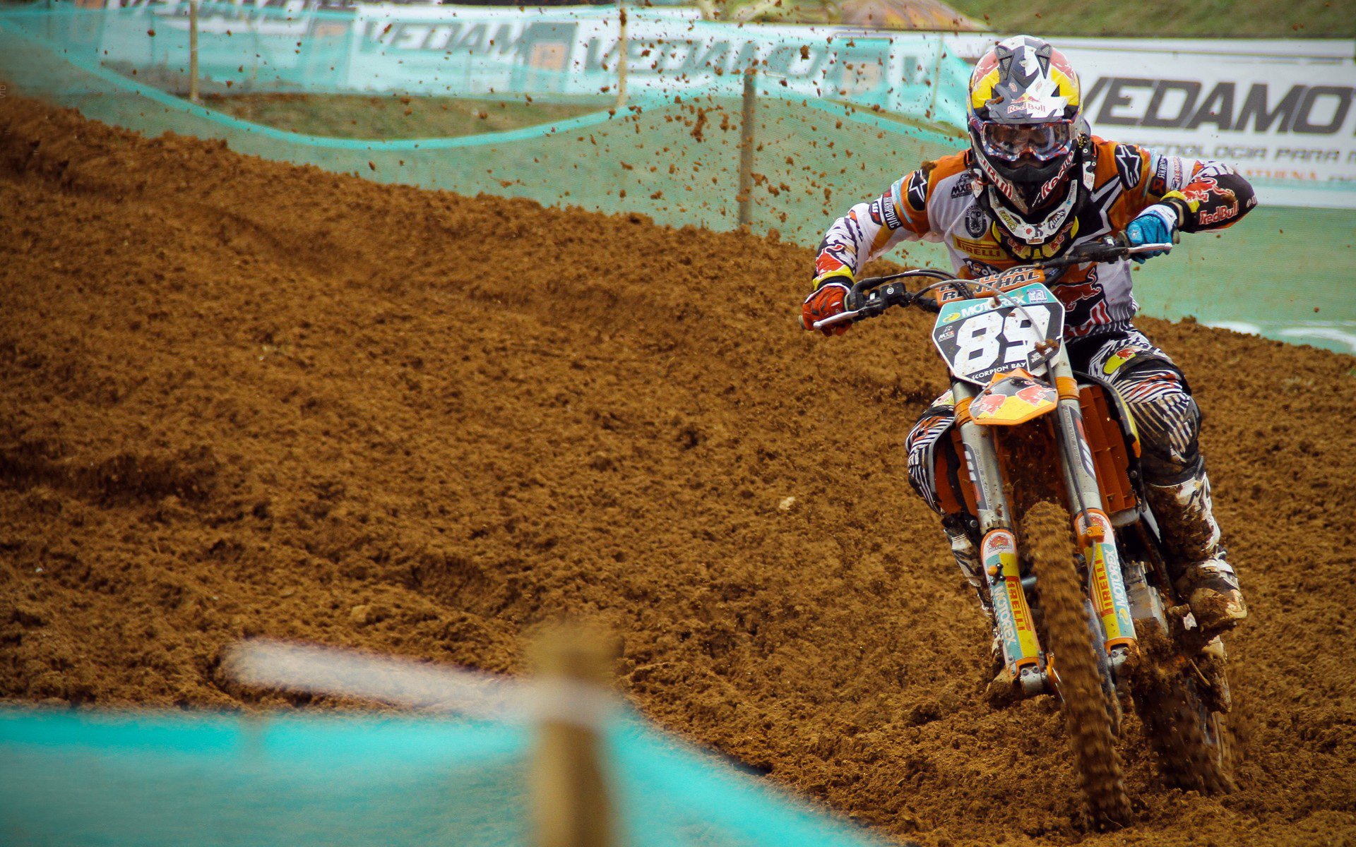 详细阅读:球员在赛后接受媒体采访谈及球队目标与责任,球员们在赛场上展现 球员在赛后接受媒体采访谈及球队目标与责任,球员们在赛场上展现