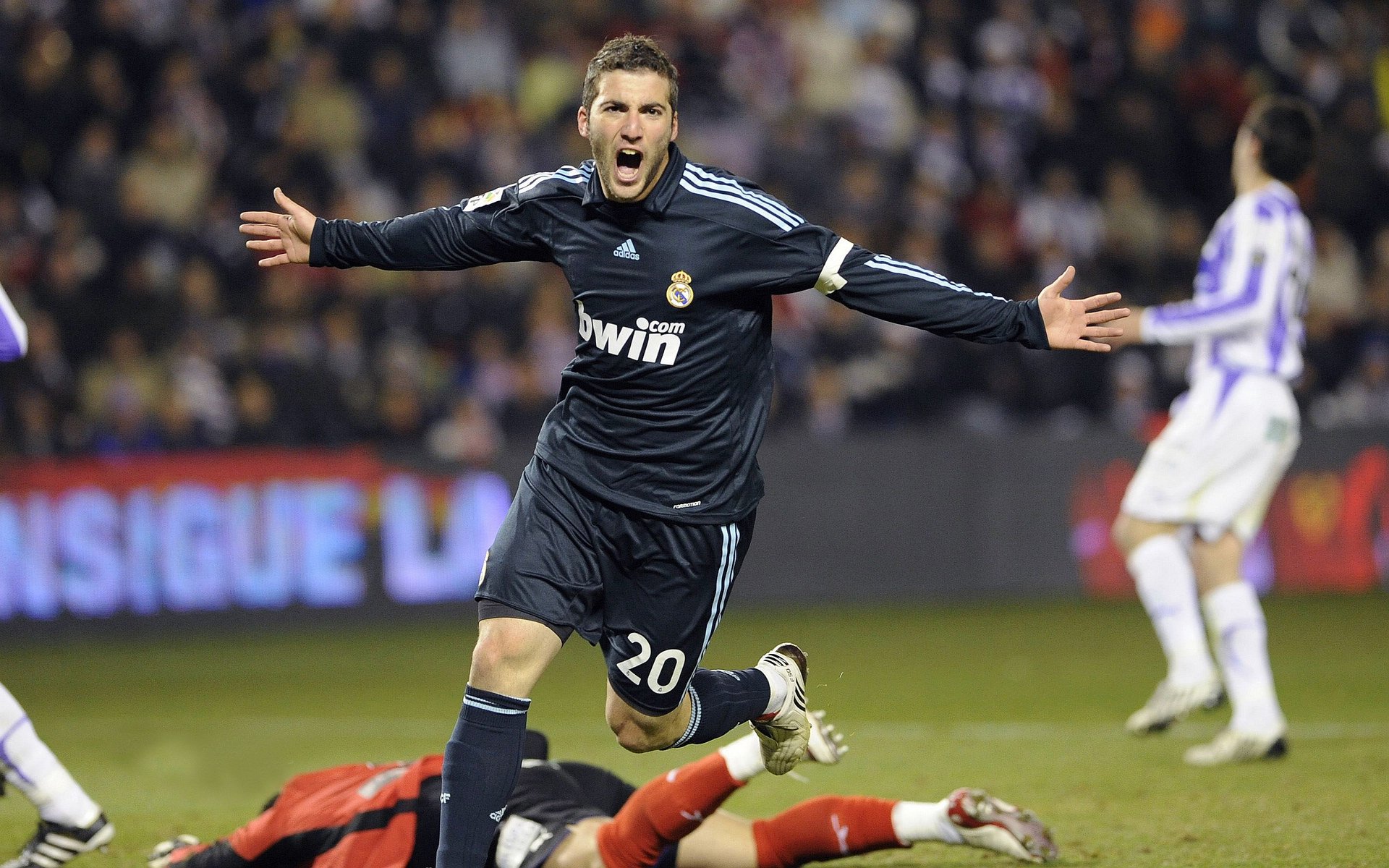 PSG教练承认战术布置存在不足，psg战队教练是谁